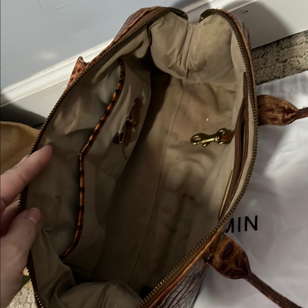 Brahmin Brown Shoulder Bag with Elegant Design - Picture 4 of 11